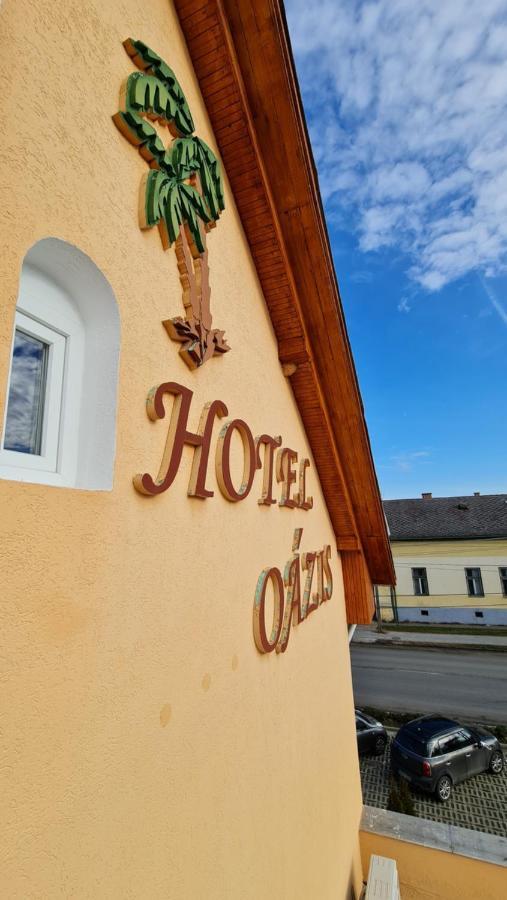 Oazis Panzio Hotel คิชคุนฟีเลกฮาซา ภายนอก รูปภาพ