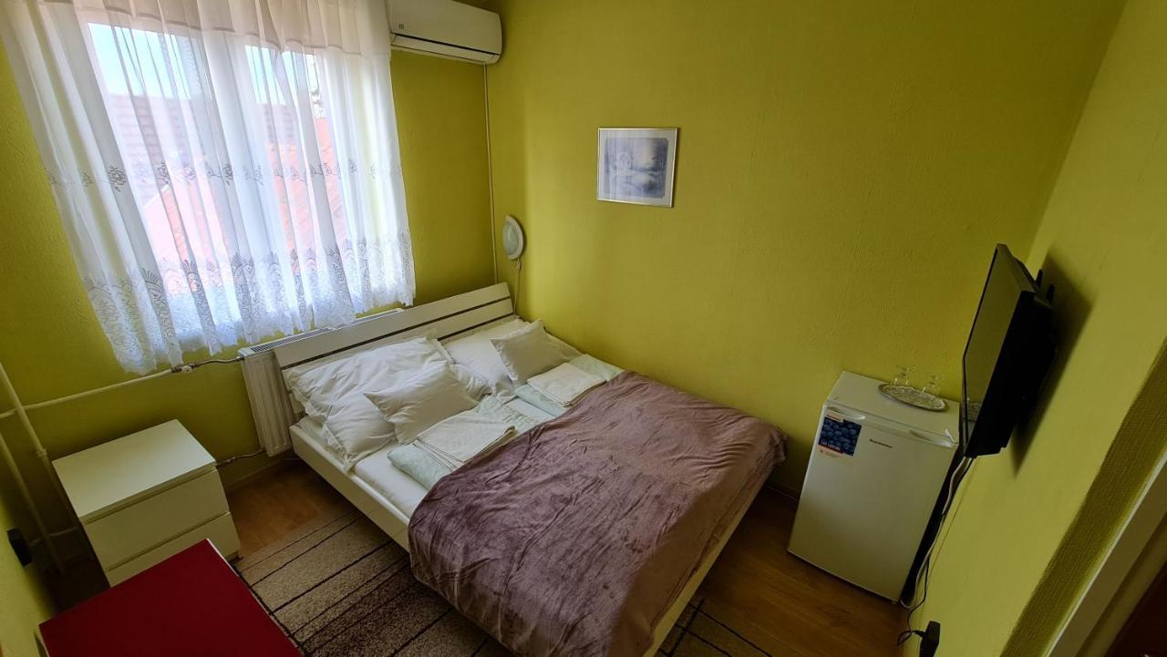 Oazis Panzio Hotel คิชคุนฟีเลกฮาซา ภายนอก รูปภาพ